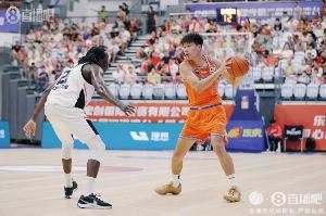 杨曦皓：对职业联赛的防守节奏还不够适应 磨合情况已经有所改善