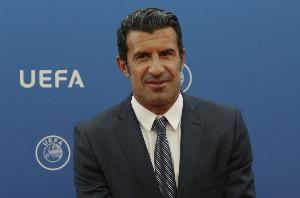 菲戈巧妙回应：皇马巴萨哪家球衣更适合我？这取决于剪裁风格