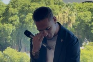 如愿以偿！安东尼在贝蒂斯欢迎会上喜极而泣