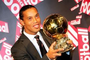 小罗：相信内马尔能很快回归巴西队，让我们再次夺得世界杯