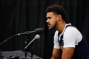 换把弓试试！卡梅隆-约翰逊首节三分4投全铁 仅得1分2板2助