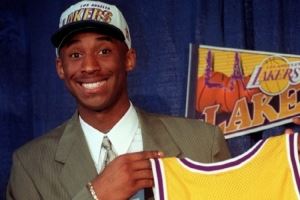 29年前的今天：18岁的科比-布莱恩特完成NBA首秀 1中0得到1板1帽