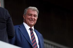 记者:拉波尔塔再次强调,努力争取在国际比赛日后不久重返诺坎普