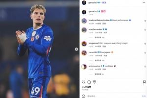 英超生涯首次助攻双响！加纳乔社媒纪念，多位队友现身评论区鼓励