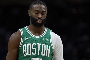 布朗半场仅打12分钟！马祖拉：想均衡出场时间 他下半场打得很棒